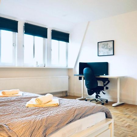 Geraeumiges Wohnen Fuer 7 Personen- Parkplatz- Waschmaschine- 3 Schlafzimmer Wolfsburg Exterior foto
